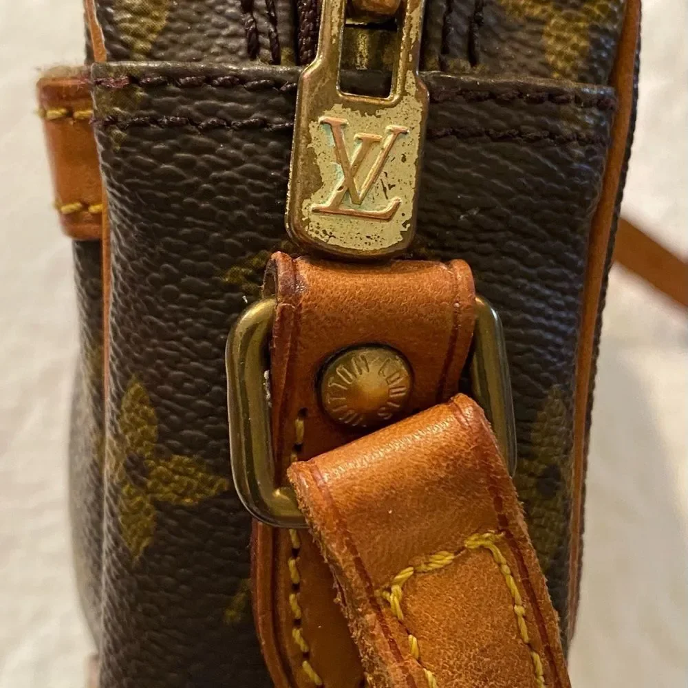 Auth LOUIS VUITTON Mono Canvas Trocadero camera Crossbody. A‎ rating MSRP $2700